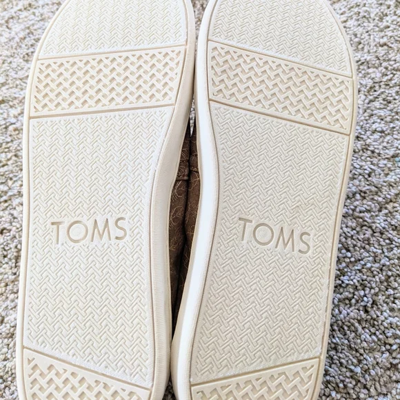 NWOT Brown Feather Girls Youth Tom's Slip Ons - Picture 8 of 9
